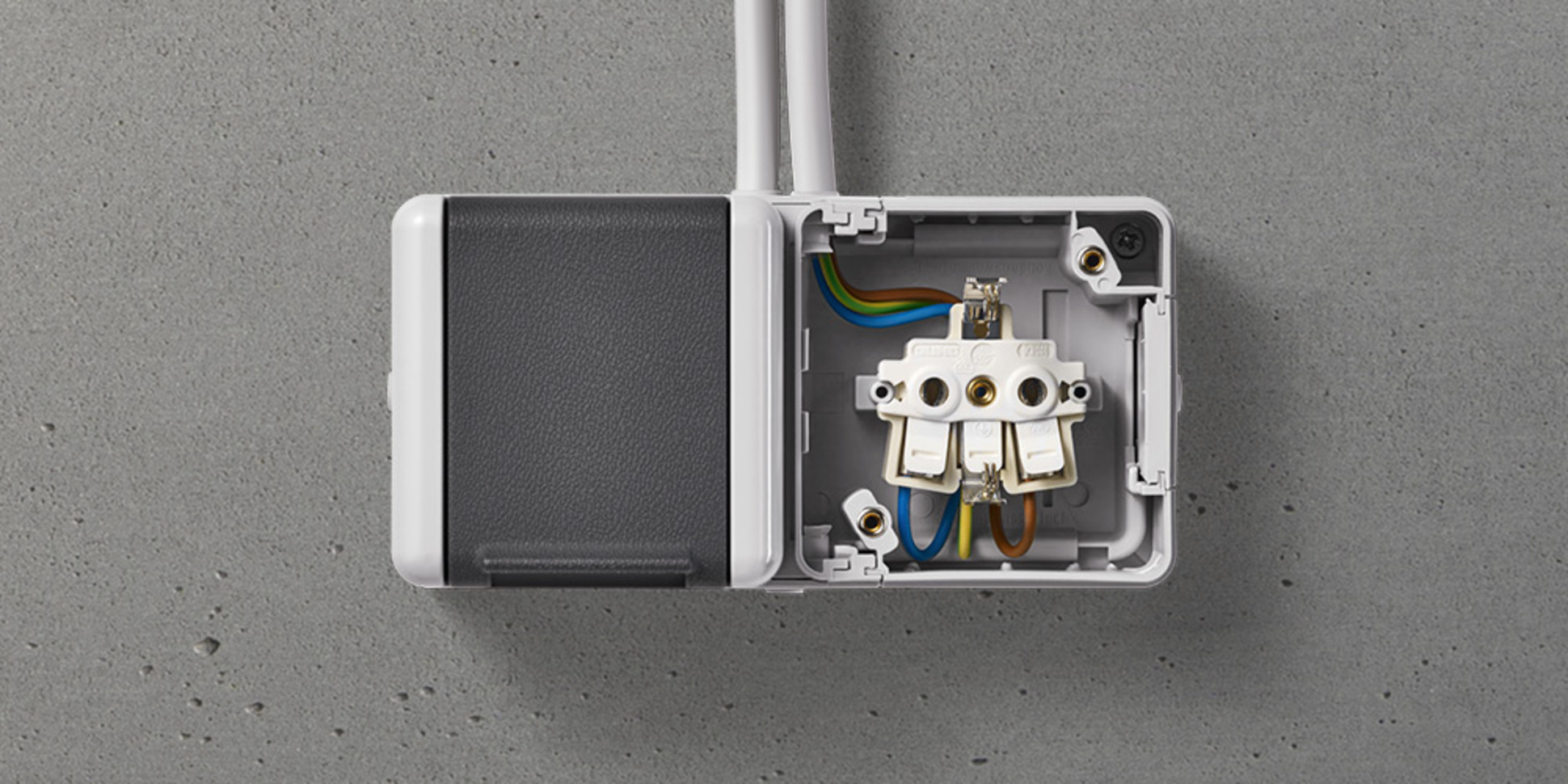 Doppelsteckdose mit Trennsteg bei Elektrotechnik Matthias Mahlmeister in Ramsthal